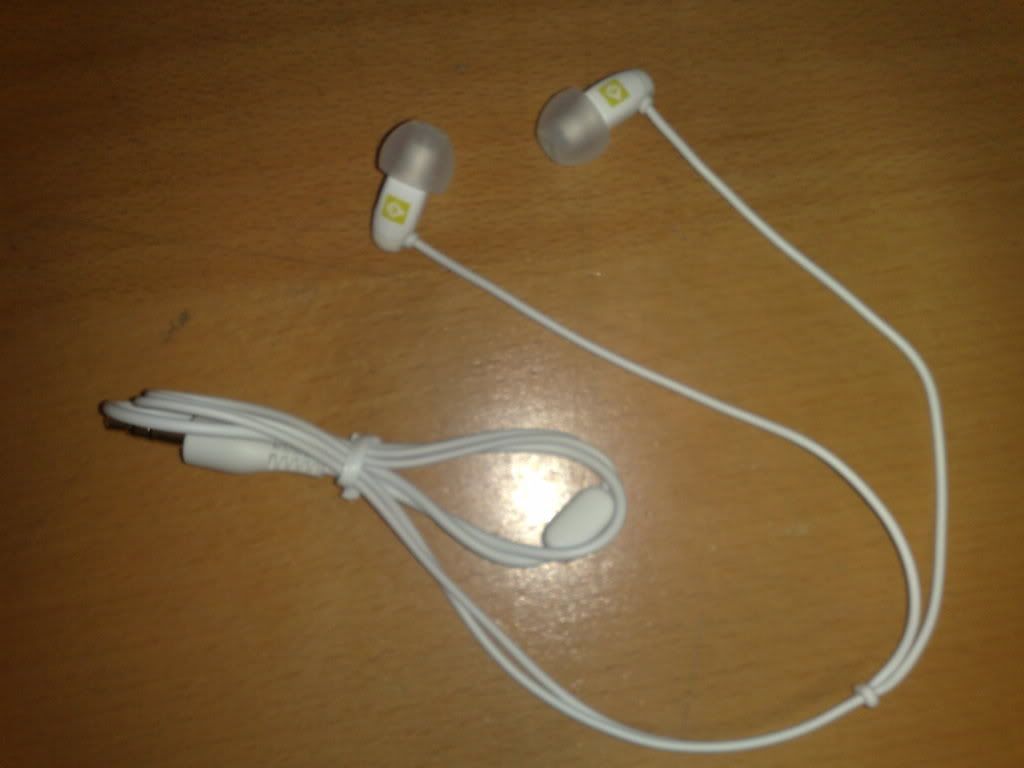earphones1.jpg