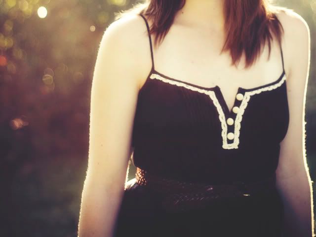 IMAGE: http://i273.photobucket.com/albums/jj204/Pleasetakeitkindly/dress.jpg