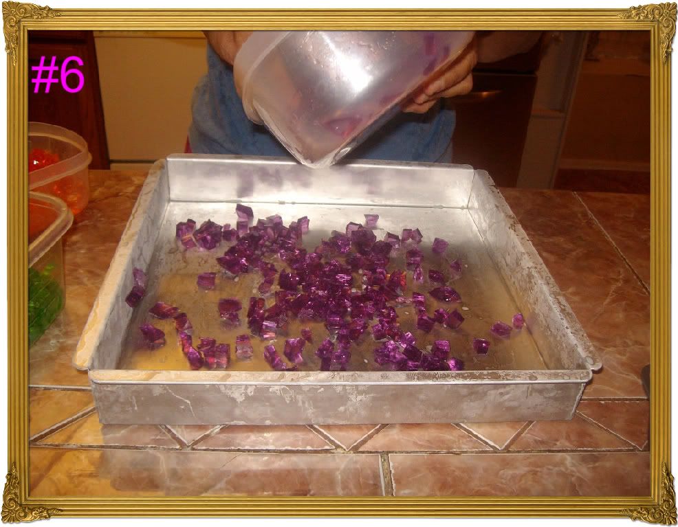 haora ponemos en un molde lijeramente engrasado todas las gelatinas y haora ponemos en un molde lijeramente engrasado todas las gelatinas y