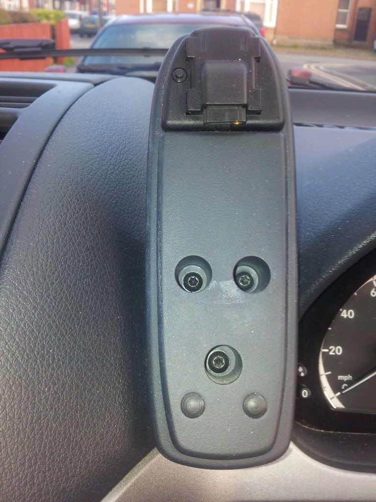 Which mobile phone cradle is this? MercedesBenz Forum