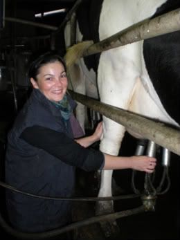 http://i273.photobucket.com/albums/jj217/kgpixels/Sept%2009%20Milking%20the%20Cows/MahonFarmhousepicsAug09002s.jpg