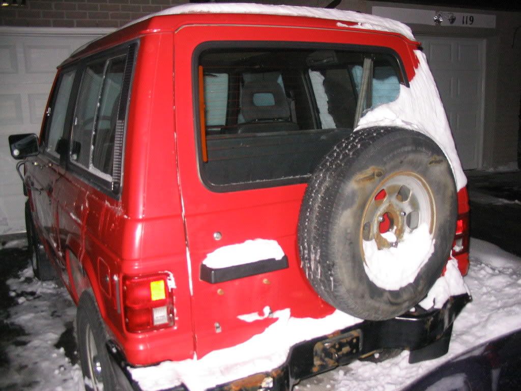 you can see how the right corner of the bumper is smashed, but nothing else around it looks to be affected, very heavy and strong metal frame and panels. ...