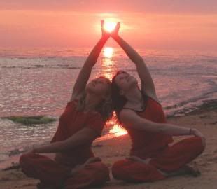 partner yoga photo: holding de sun 8 partner-yoga-holding-sun.jpg