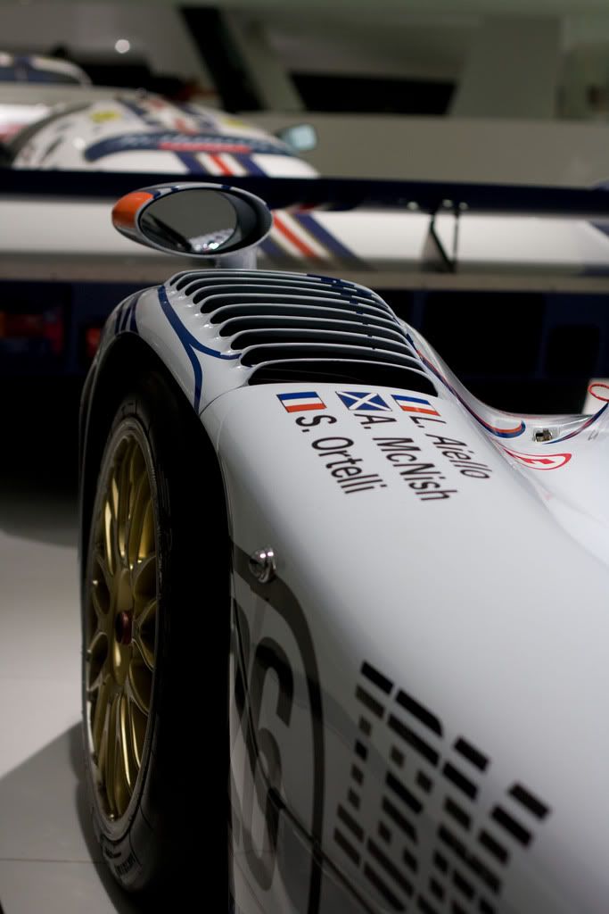 IMAGE: http://i273.photobucket.com/albums/jj227/danielwrx/porka/IMG_1277.jpg