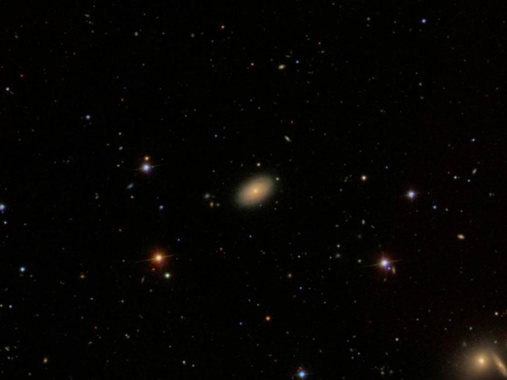 http://i273.photobucket.com/albums/jj229/Astronomerica/SDSS-20/NGC2994-SDSS.jpg