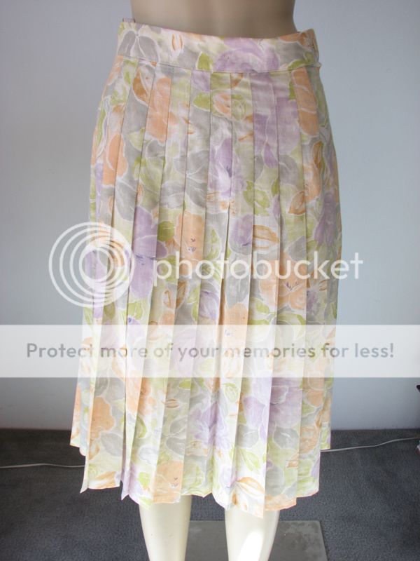 Vintage Retro St Michael UK Muted Floral Print Pleated Med Length 